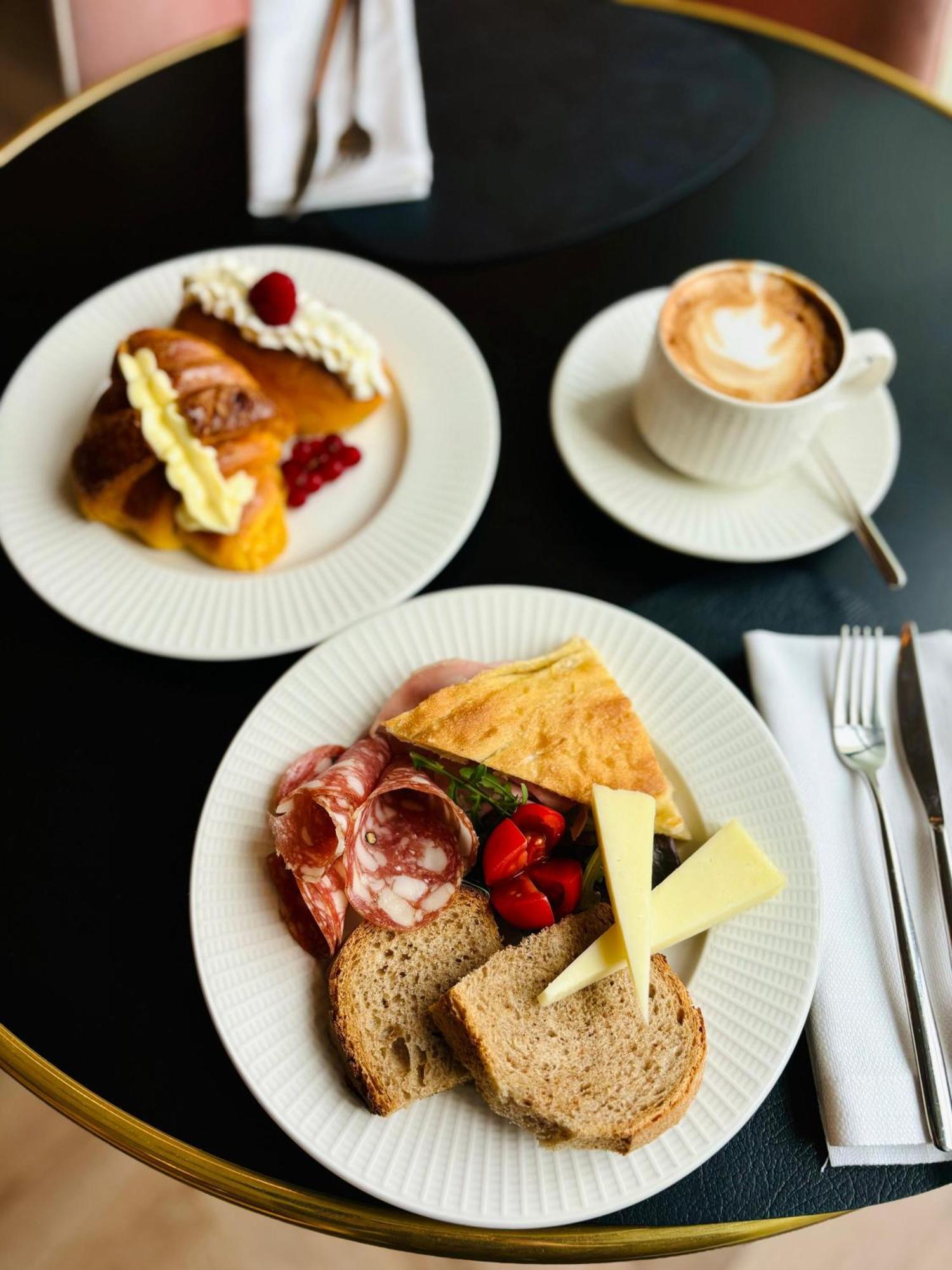 Una Hotels Trastevere Roma Ngoại thất bức ảnh